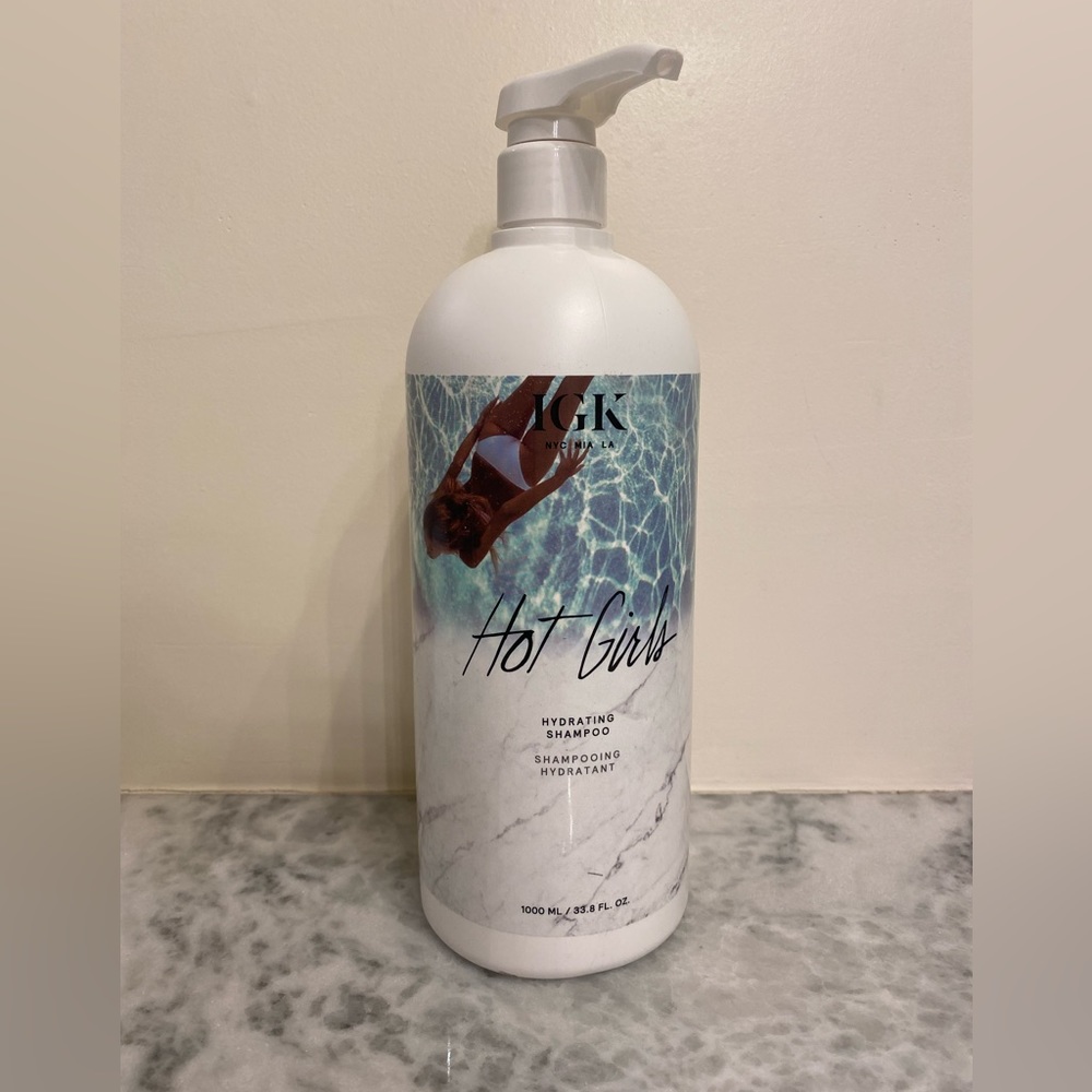 IGK HOT GIRLS Hydrating Shampoo